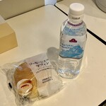まいばすけっと - 料理写真:ナチュラルミネラルウォーター73円、ソーセージエッグマフィン106円