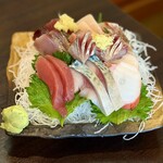 刺身と日本酒 波に千鳥 - 