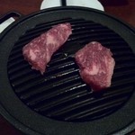 えんや - お肉ちゃん　焼いてます＼(^_^)／