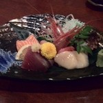 えんや - 刺身盛り合わせ(^_^)　いつも綺麗な器だな～(^-^)