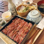 炭火焼肉とステーキ ニクノキヲク - 