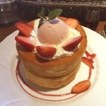 星乃珈琲店 - 苺ミルクのスフレパンケーキ