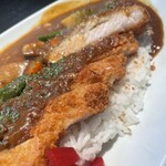 カレーや うえの - 揚げたてカツも程よいサイズと肉質良好
