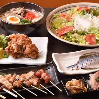 自慢の串を思うたっぷり味わえる飲み放題付きコースが人気！