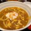 CoCo壱番屋　 - カレーうどん+半熟卵載せ(税込970円)
具材は薄切り豚バラ肉&長葱などかな？
スープは鰹節出汁で割った小麦粉でとろみを付けた程好くスパイシーなカレー
饂飩は業務用のやや細めの饂飩、ハリもコシも適度