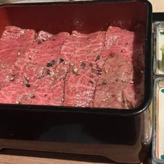 飛騨牛焼肉 囲炉裡 - 料理写真:飛騨牛ランプ炭火焼き重