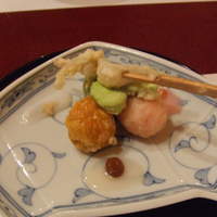菊華荘 - 揚物（華見串刺し 子持ち白魚 三色団子 天豆）