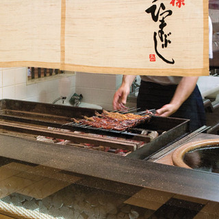 Eel grilled with great care by craftsmen