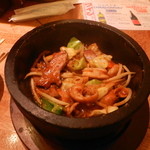 ホルモン酒場とん平 - 名物の石焼ホルモン（味噌味）数種類のホルモンが頂けるおすすめの一品です