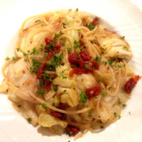 トラットリアイルポンテ - Pranzo A（週末：1,800円）のパスタは３種類からチョイス可能。写真は、グリルキャベツとドライトマトのペペロンチーノ。結構ボリュームあります。