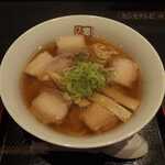 喜多方ラーメン 坂内   - 料理写真:醤油ラーメン