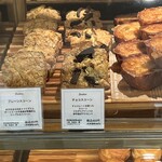 ジュウニブンベーカリー - 店内雰囲気