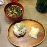 酒嚢飯袋 - 山椒昆布にぎりと赤出汁