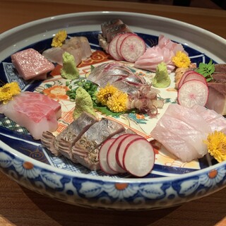 刺身や郷土料理を堪能。日本酒と愉しむ和食ディナーコース
