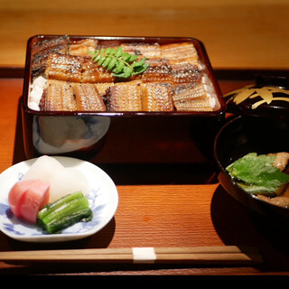 料理人であり日本酒の知識に長けた店主が贈る、贅沢な鰻ランチ