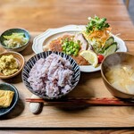 こめとまめ。 - 名物！お肉がメインの惣菜定食