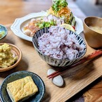 こめとまめ。 - 名物！お肉がメインの惣菜定食