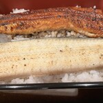 鰻の森田 - 白焼とタレ焼きの鰻重： 梅 （白焼４分の1尾とタレ焼き４分の1尾）