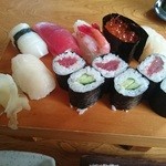 寿司銀 - 中にぎり（¥1.300）