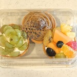 スーパーマーケットバロー - 料理写真:フルーツタルトはよく買います♪