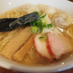 特製ワンタン麺ハーフ（白だし）　900円