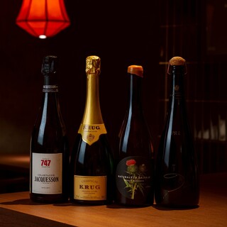希少銘柄も揃う厳選ワイン◆中華料理との豊かな組み合わせで乾杯