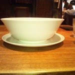 四川厨房 美 - 陳麻婆豆腐麺\950(ｻﾗﾀﾞ、ﾄﾞﾘﾝｸ、ﾐﾆﾁｬｰﾊﾝ付)　側面