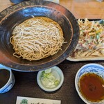 生そば あずま - 料理写真:舞茸と紅生姜のかき揚げ盛り