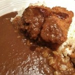 カレーの王様 - メンチにソースを掛けた…