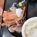 ろく水産 - 