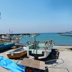 葉山テラス - 久留和漁港 右手に長者ヶ崎を望む