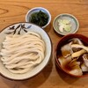 元祖武蔵野うどん めんこや - 肉汁うどん（並盛）/わかめトッピング