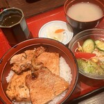 炭火焼豚丼柏家 - 料理写真: