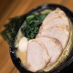 横浜家系ラーメン 春吉家 - 料理写真: