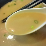 二代目 白神 - 濃厚スープ・・・豚骨感は１２０％だが、中毒性に欠けます。