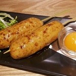 sakefanzokkon - 鶏つくね串の照り焼き 卵黄添え
