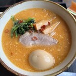 ラーメンみそ兵衛 - 辛味噌ラーメン、サービス煮たまご入り。