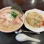 月徳飯店 - 醤油豚骨半チャーハンセット