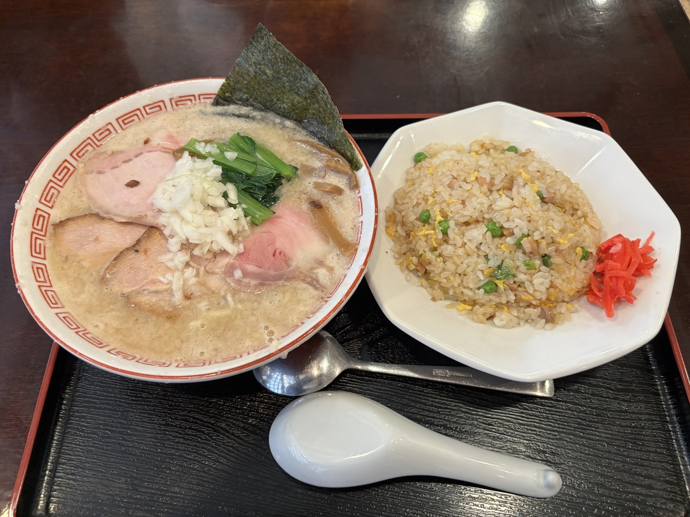 月 徳 飯店
