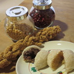 粟 - 「むこだまし」の生地に「白小豆」と「宇陀大納言小豆」の餡