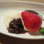 粟 - 酒粕のムース、宇陀大納言小豆、奈良産の苺