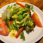 Nido SETOUCHI - ①野菜サラダ(萵苣〖レタス〗&赤縮緬萵苣〖サニーレタス〗&蕃加〖トマト〗&水菜&赤パプリカ)
鮮やかな彩りが良いですね