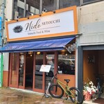 Nido SETOUCHI - 広島電鉄立町電停から徒歩3分の「Nido SETOUCHI」さん
2026年開業、店長さんと女性スタッフ1人の2名体制
大きな看板と青い防水布の伸縮式庇、ガラス張り引戸、中が伺え入り易い佇まい