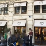 Café Sacher - カフェの横の販売スペースで購入したそうです