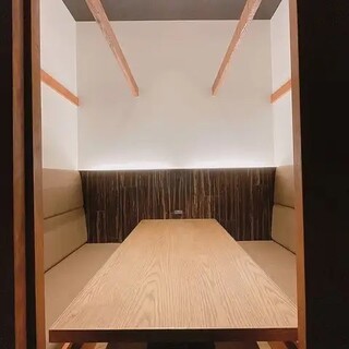 のれんでしっかりと仕切られたプライベート感あふれる空間です。