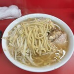 ラーメン二郎 - 待たされまくってお腹ぺこぺこで、1回麺掘りあげちゃいましたw