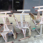 谷川米穀店 - お店の外にイスが。現在も使われているということでしょうか。