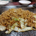 お好み焼 風月 - 名物の焼きそば