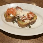 ジョリーパスタ - 料理写真:ブルスケッタ サーモンとチーズの相性が良い