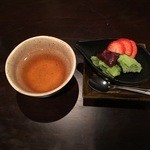 馳走庵 ひとひら - 最後はデザートです
抹茶アイスと小倉餡、苺も美味しい